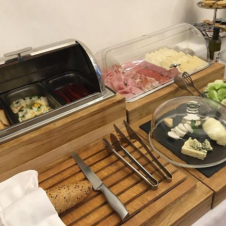 Hotel Pod Zamkem Velké Meziříčí Екстериор снимка